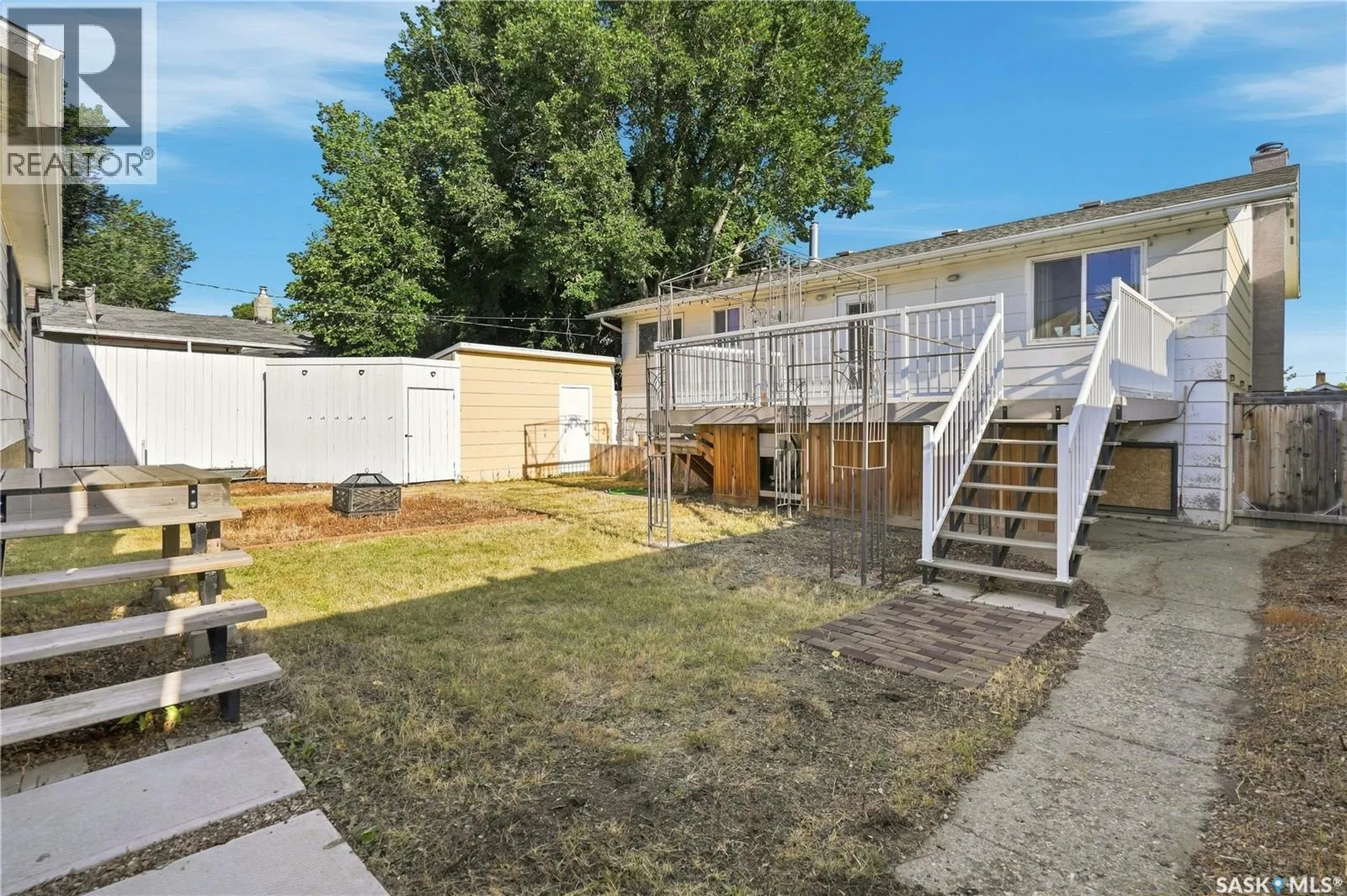 1109 Lillooet STREET W