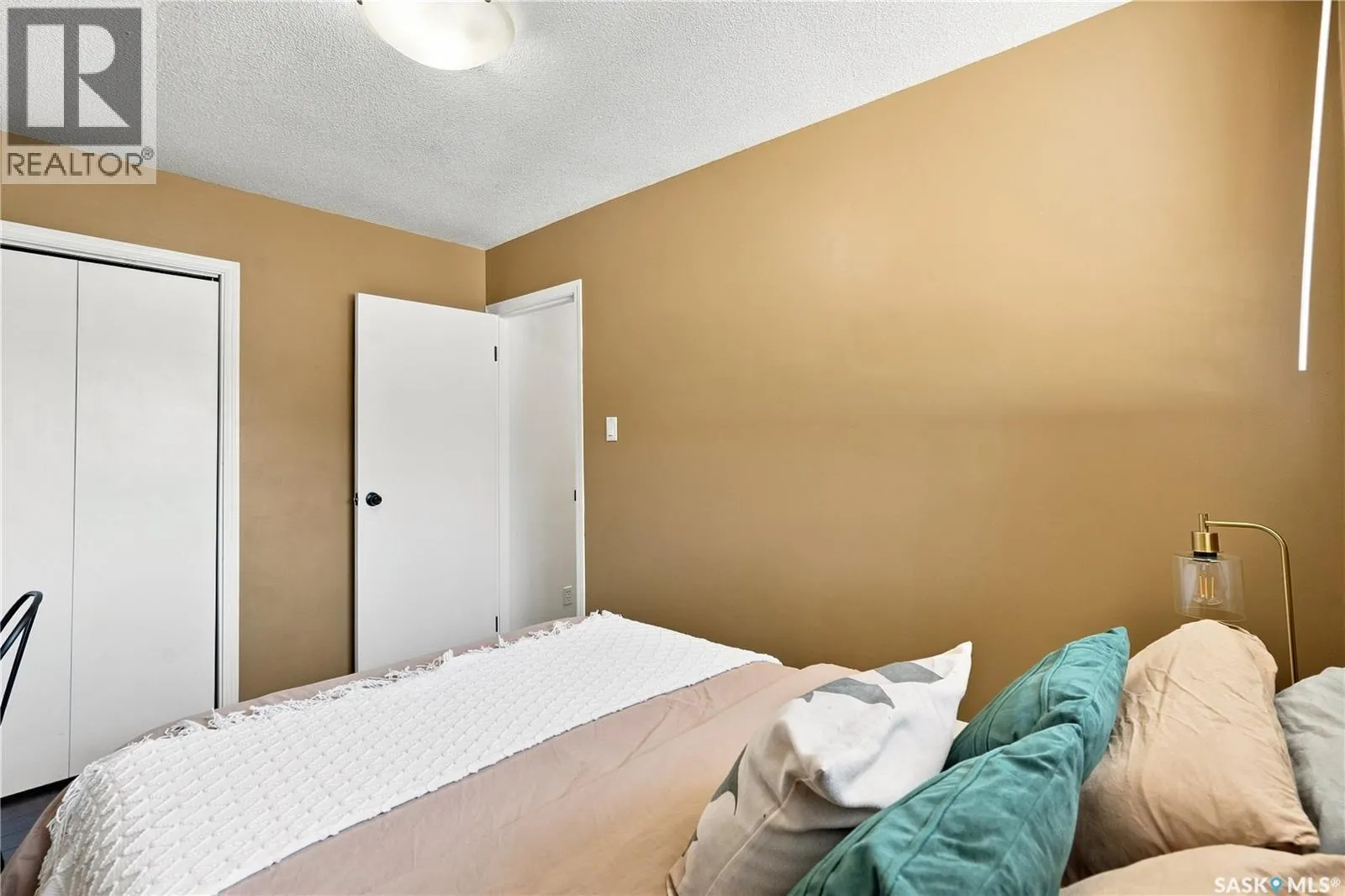 1109 Lillooet STREET W