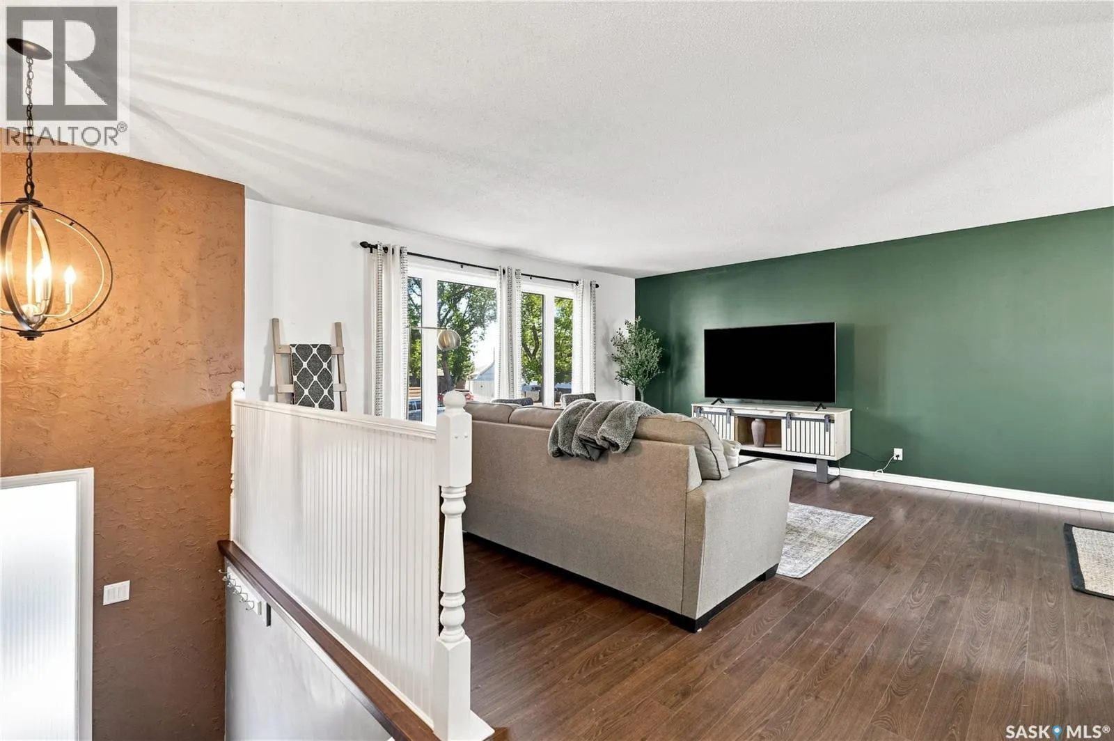 1109 Lillooet STREET W