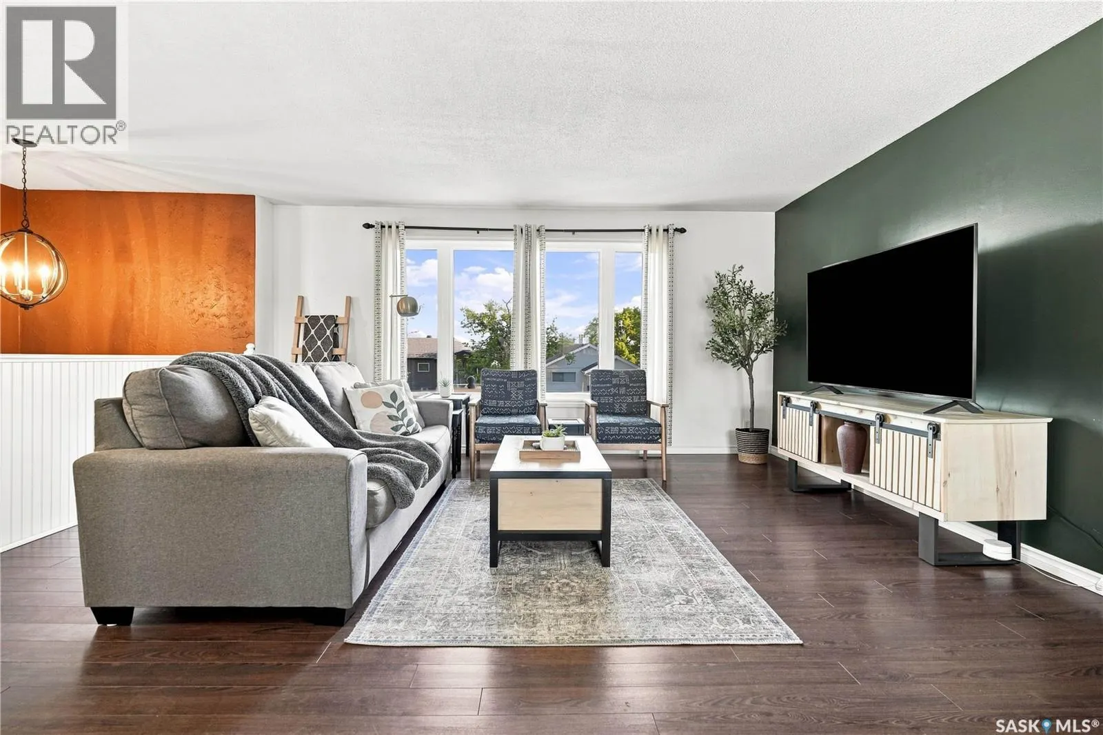 1109 Lillooet STREET W