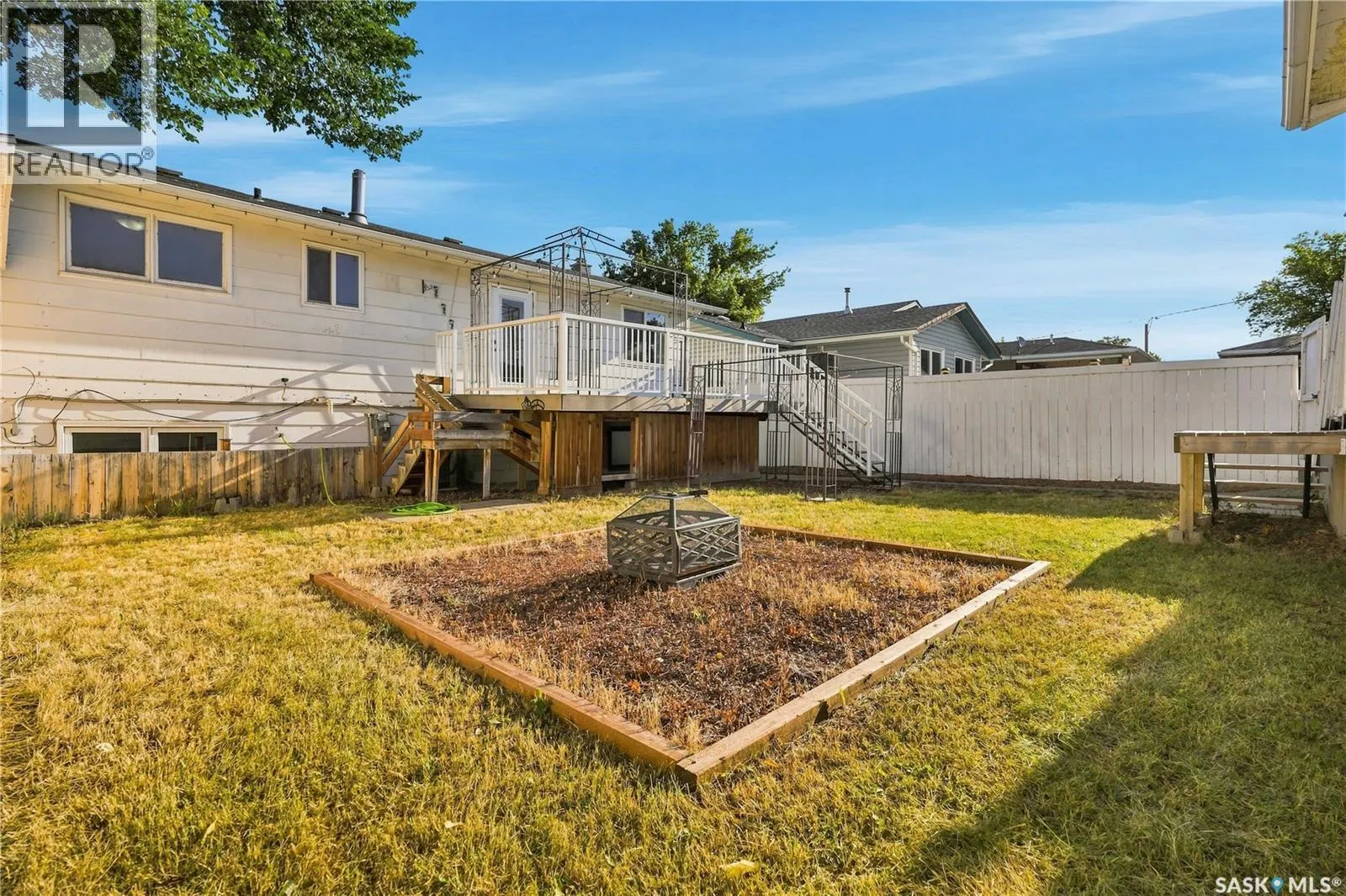 1109 Lillooet STREET W