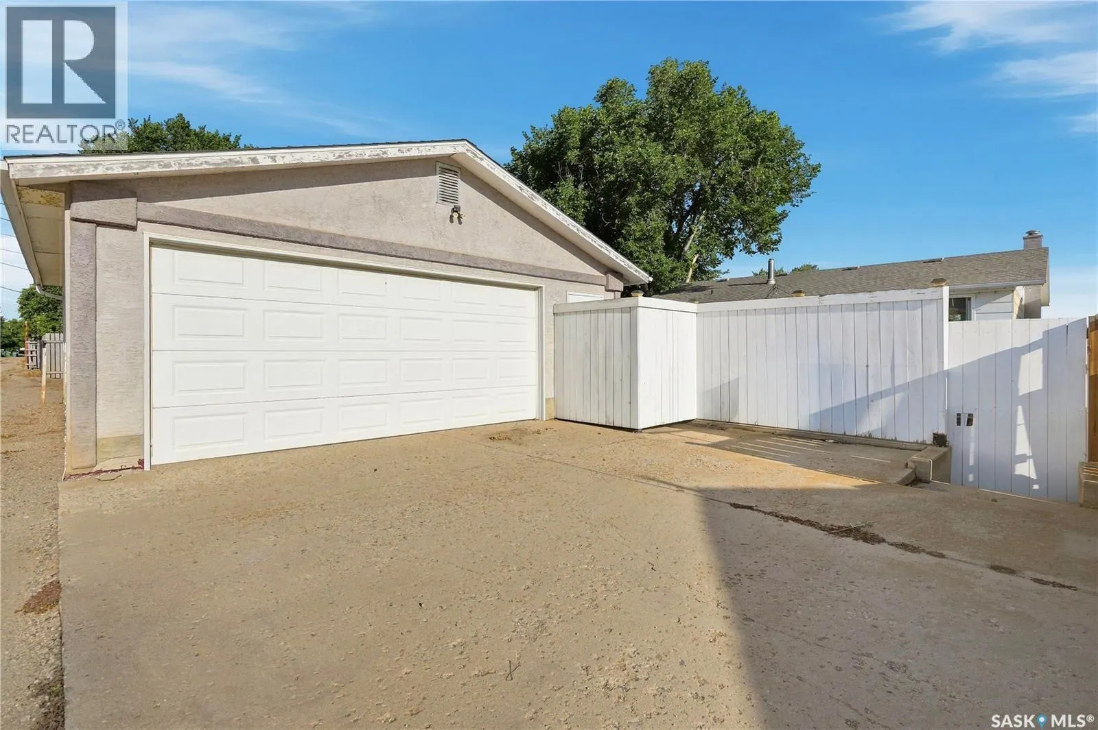 1109 Lillooet STREET W