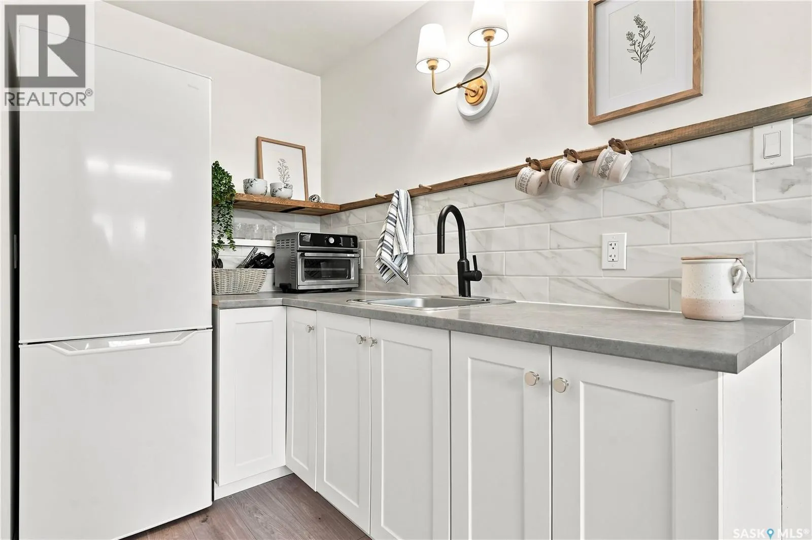 1109 Lillooet STREET W