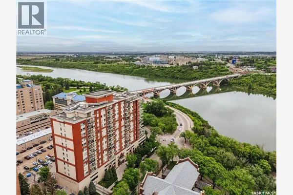 409 902 Spadina CRESCENT E