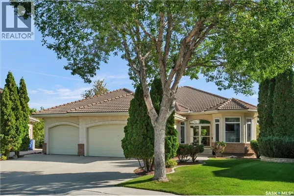 322 Collins CRESCENT