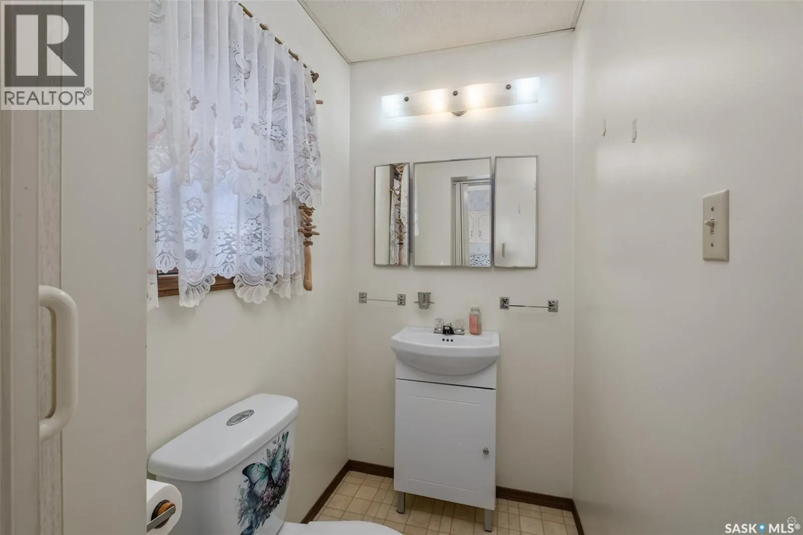 221 21st STREET W