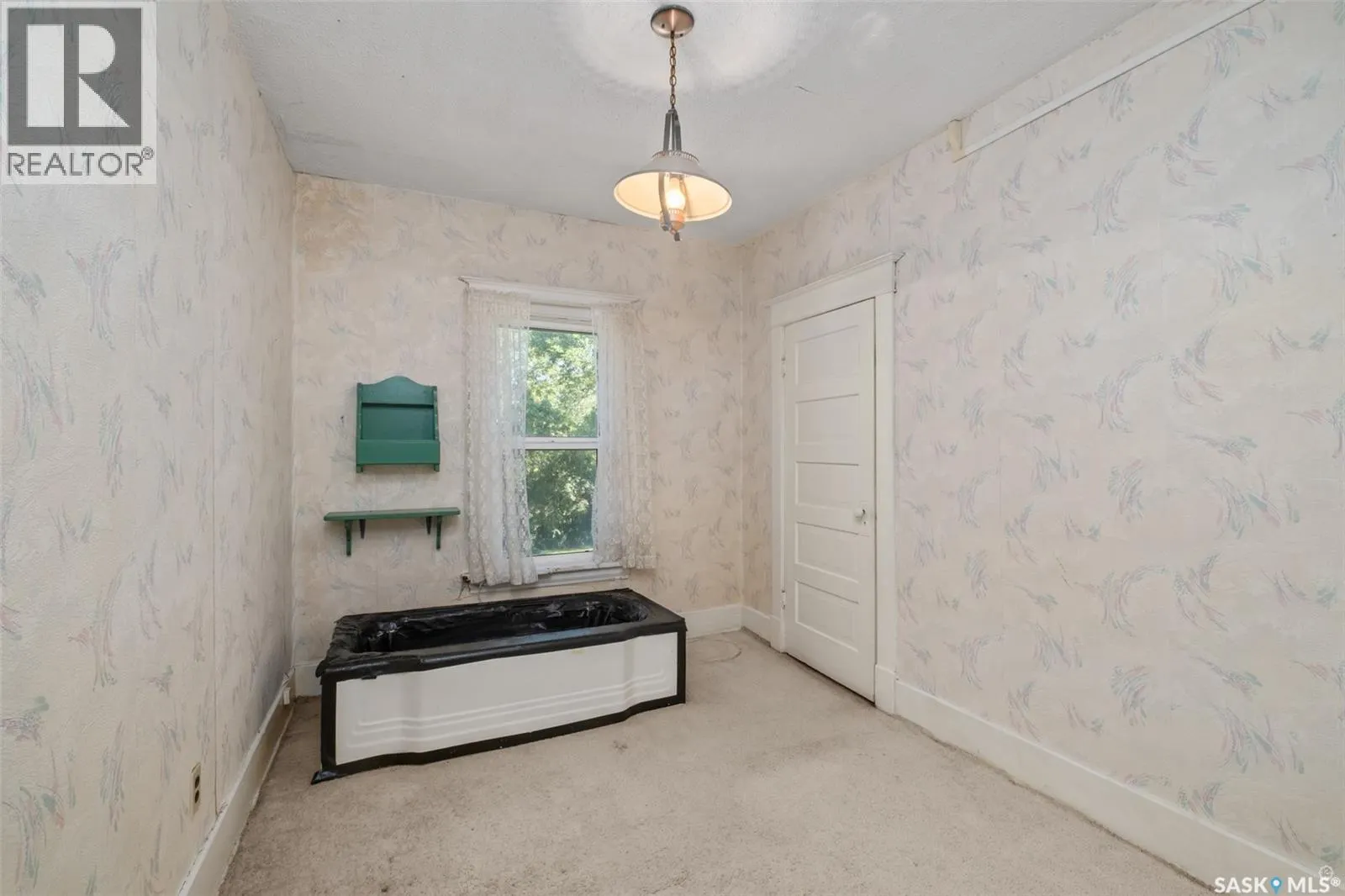 221 21st STREET W