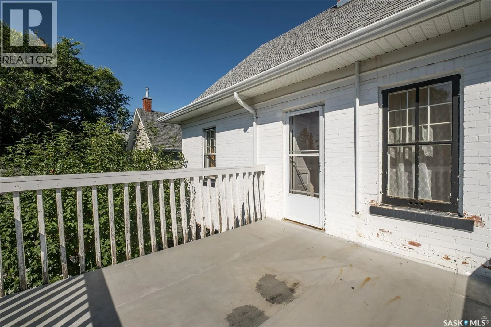 221 21st STREET W