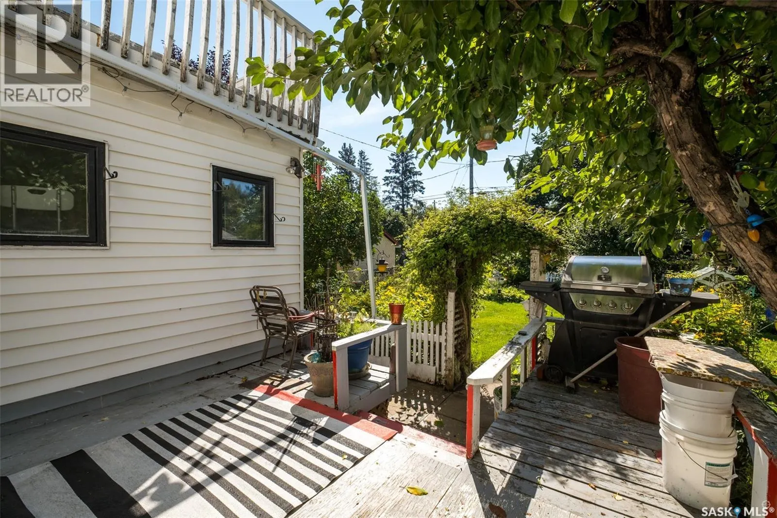 221 21st STREET W