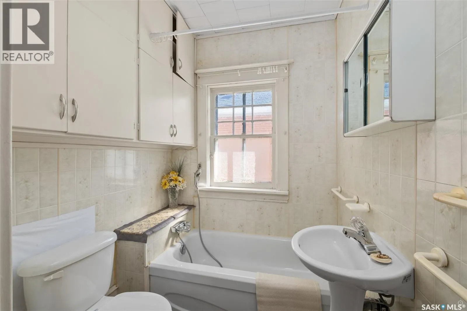221 21st STREET W