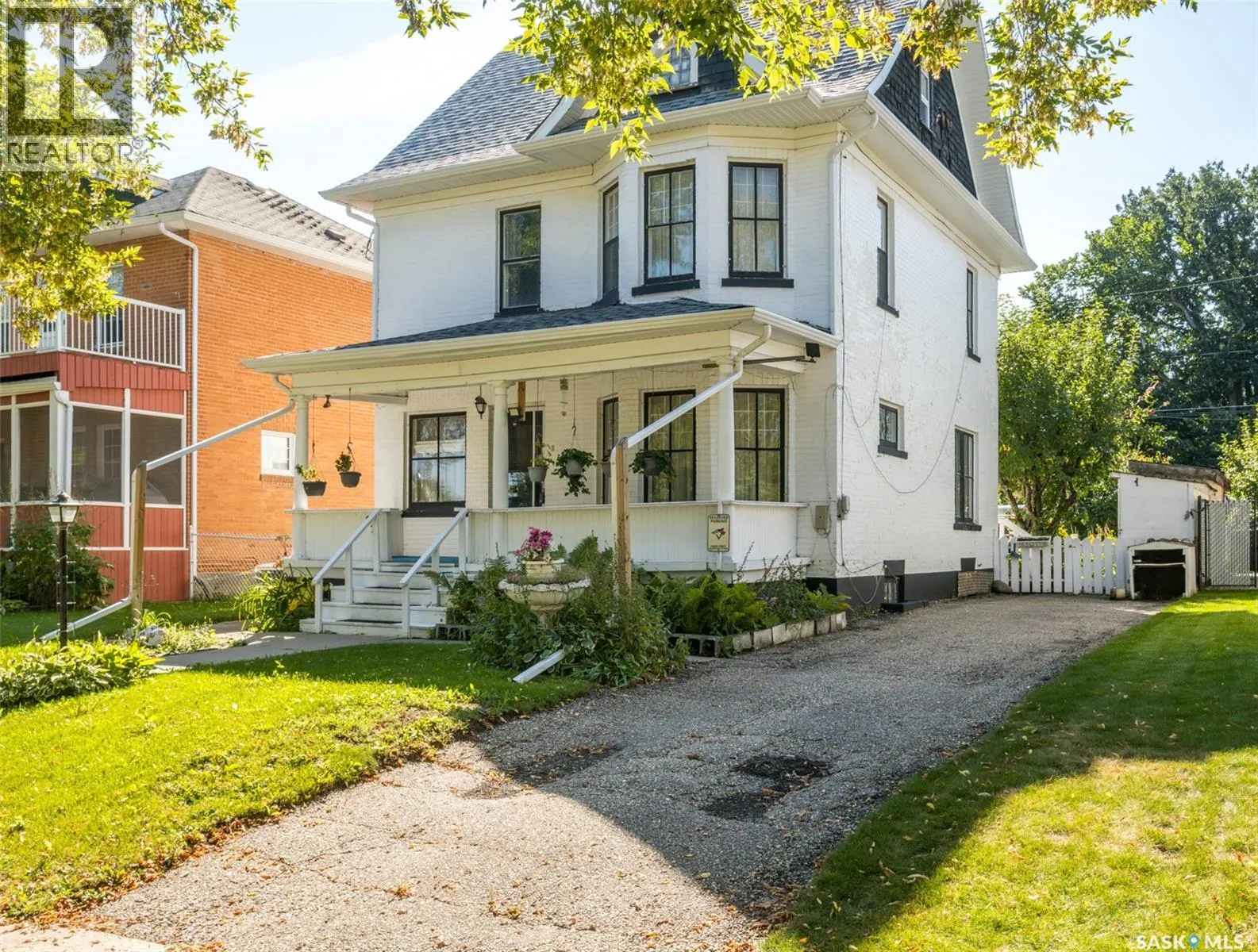 221 21st STREET W