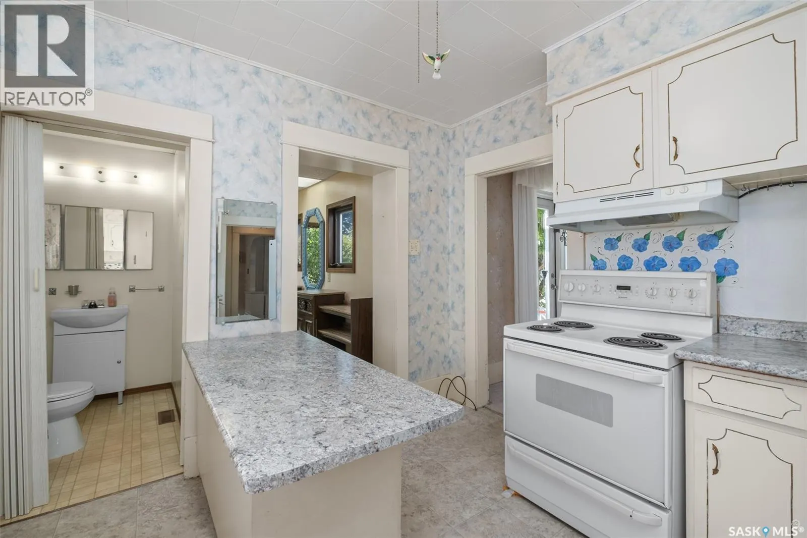 221 21st STREET W