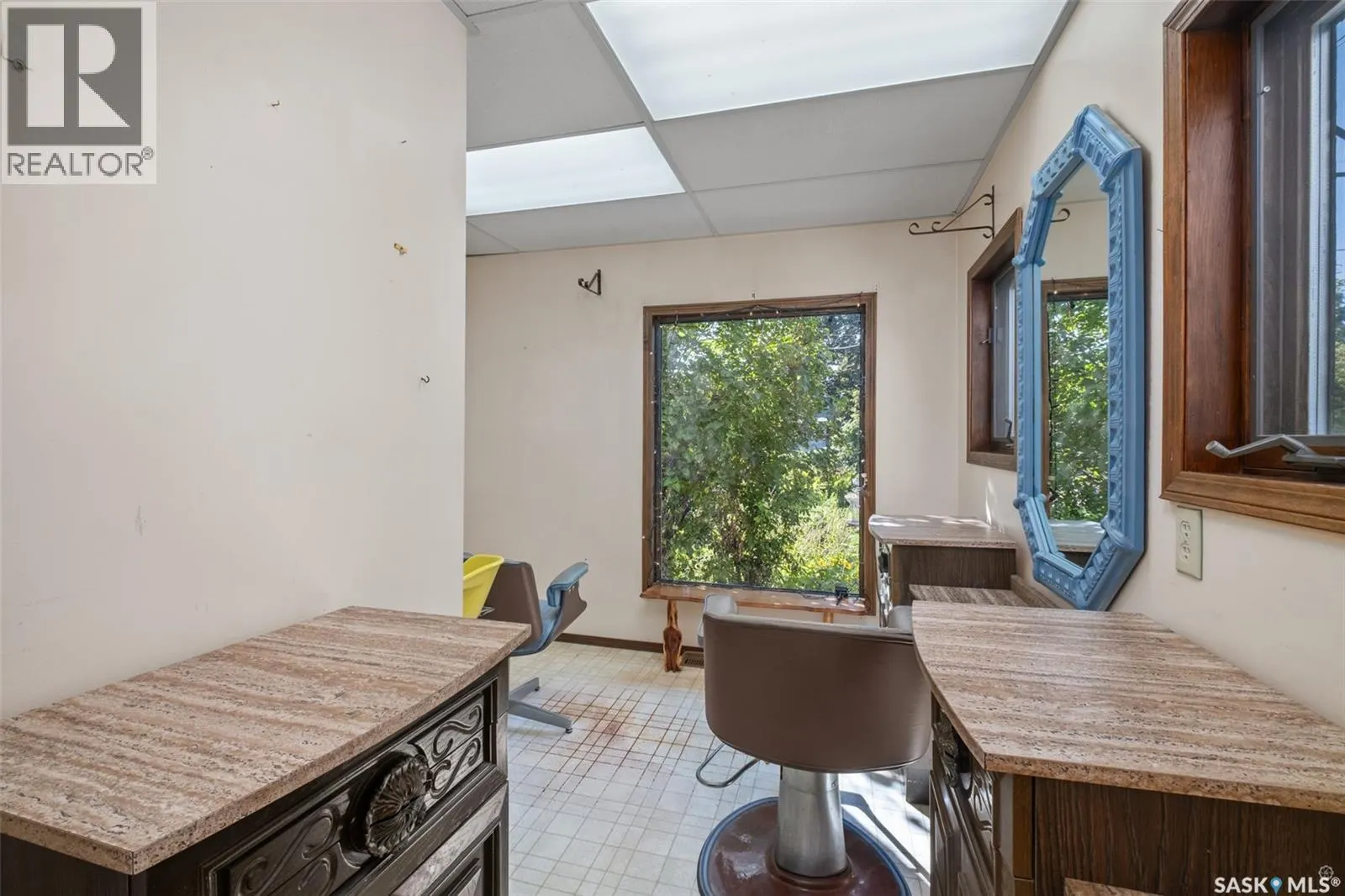 221 21st STREET W