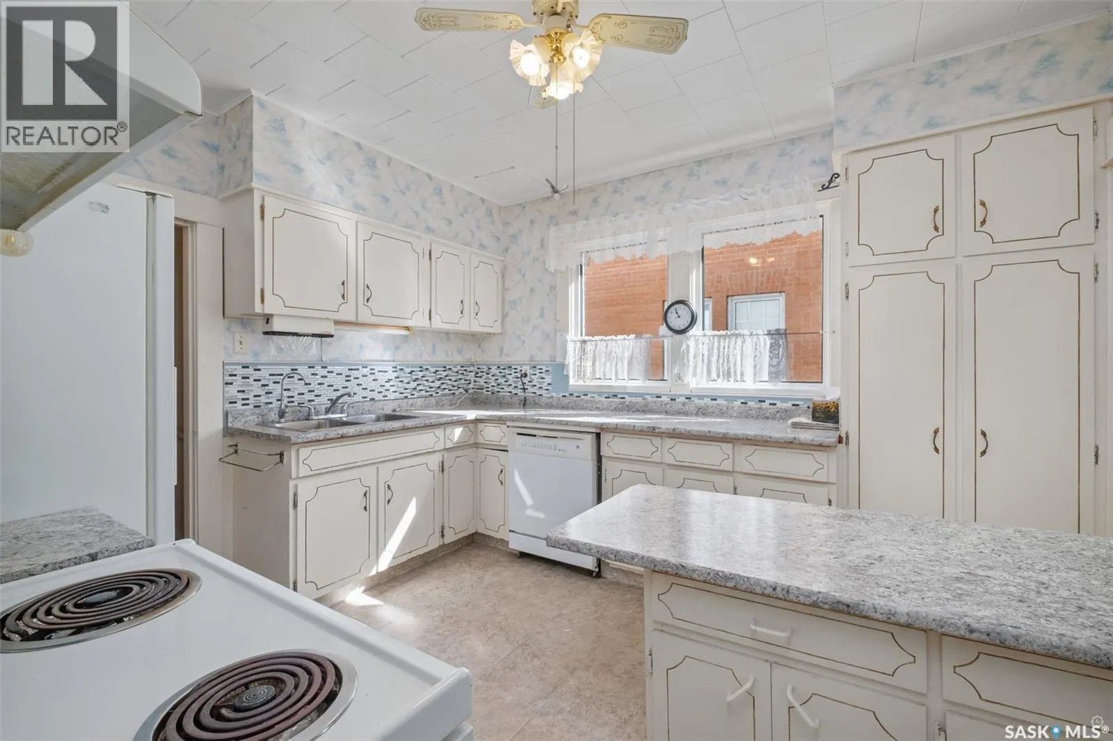 221 21st STREET W