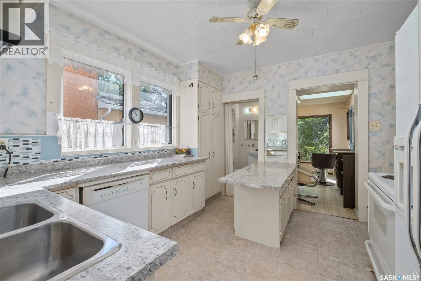 221 21st STREET W
