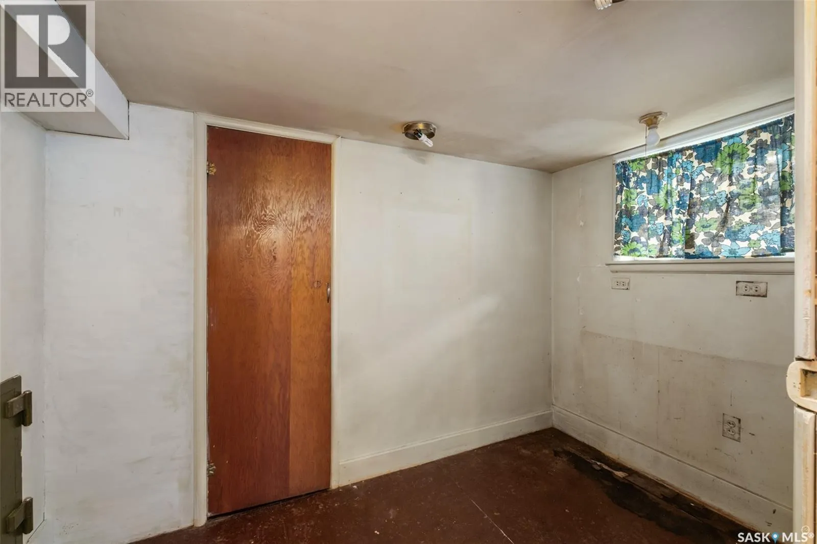 221 21st STREET W