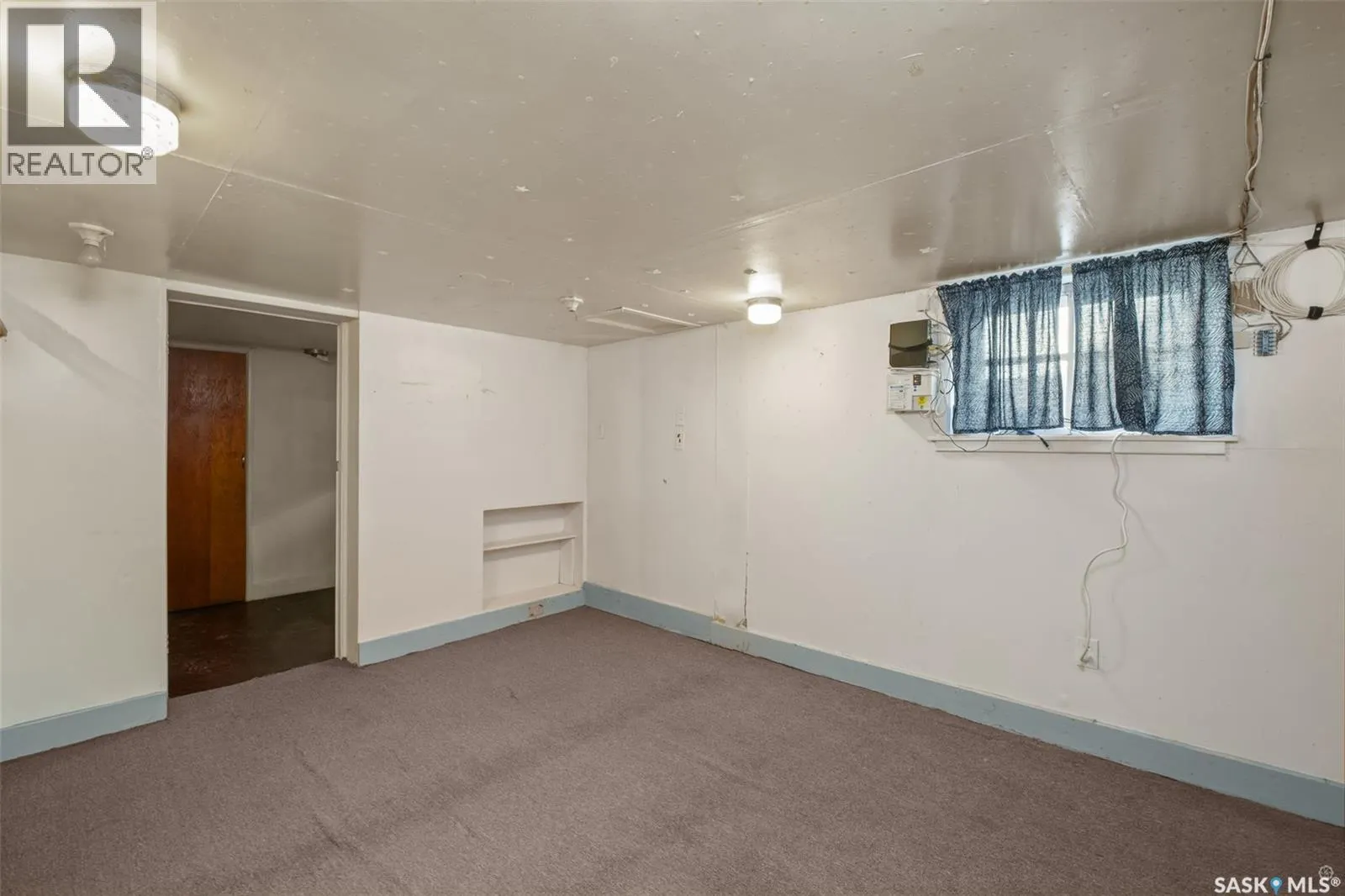 221 21st STREET W