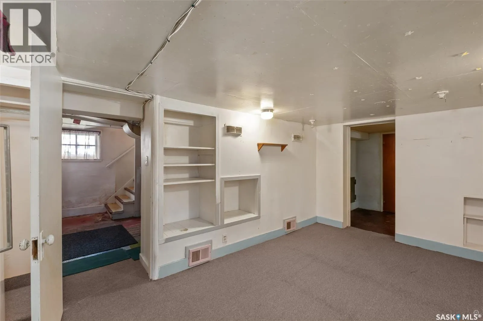 221 21st STREET W