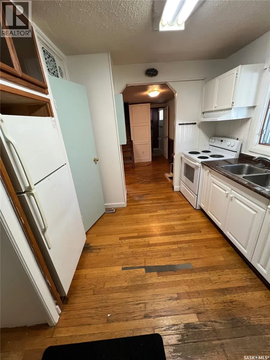 236 9th STREET E