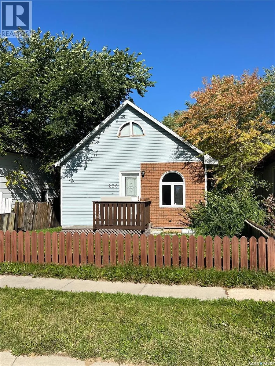 236 9th STREET E
