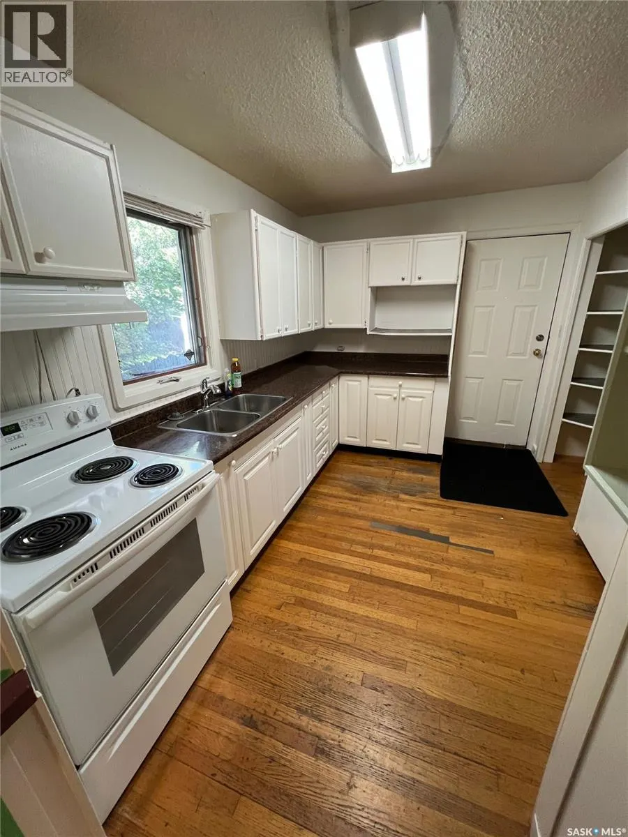 236 9th STREET E