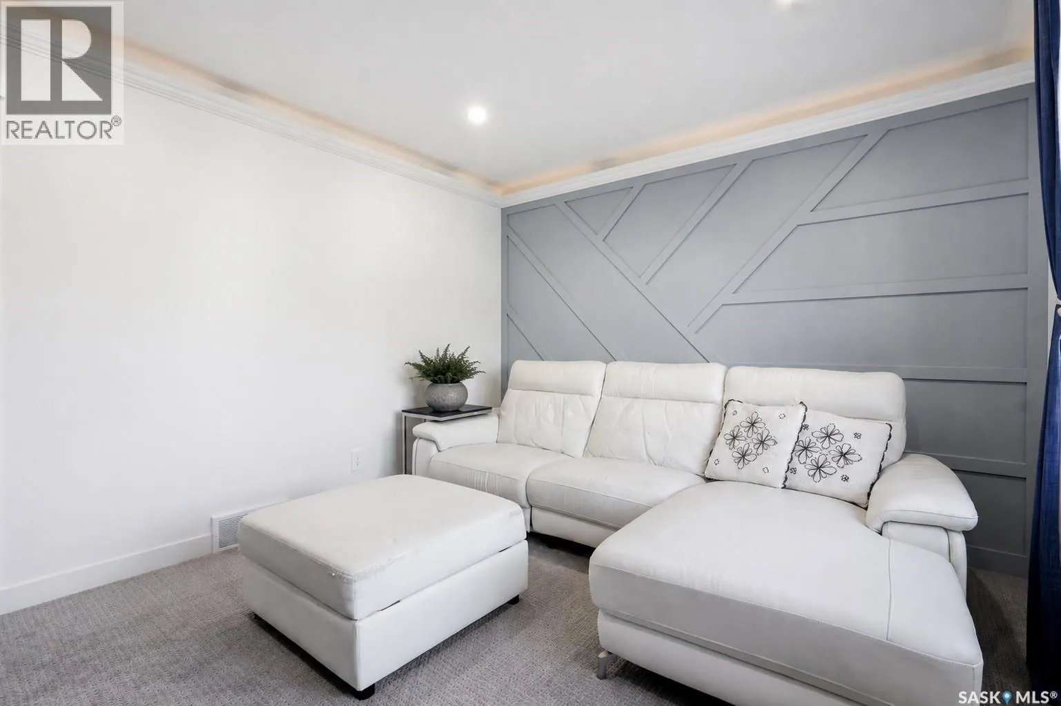 302 Chelsom MANOR