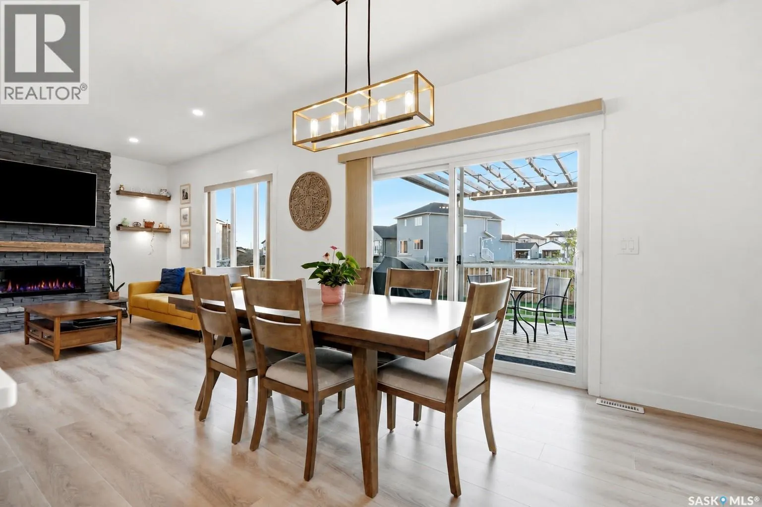 302 Chelsom MANOR