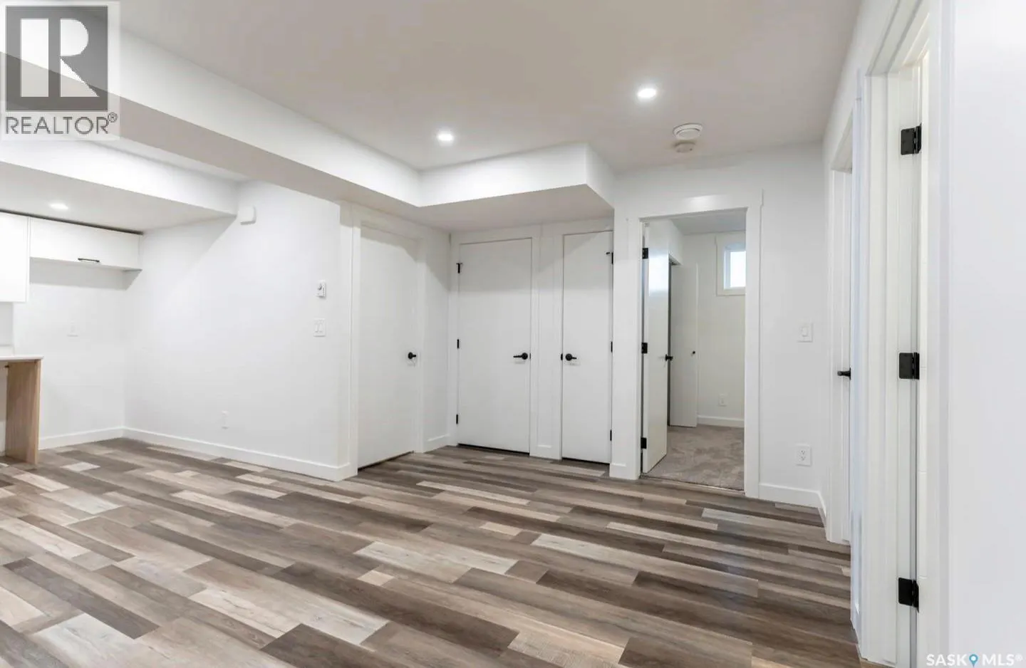 302 Chelsom MANOR