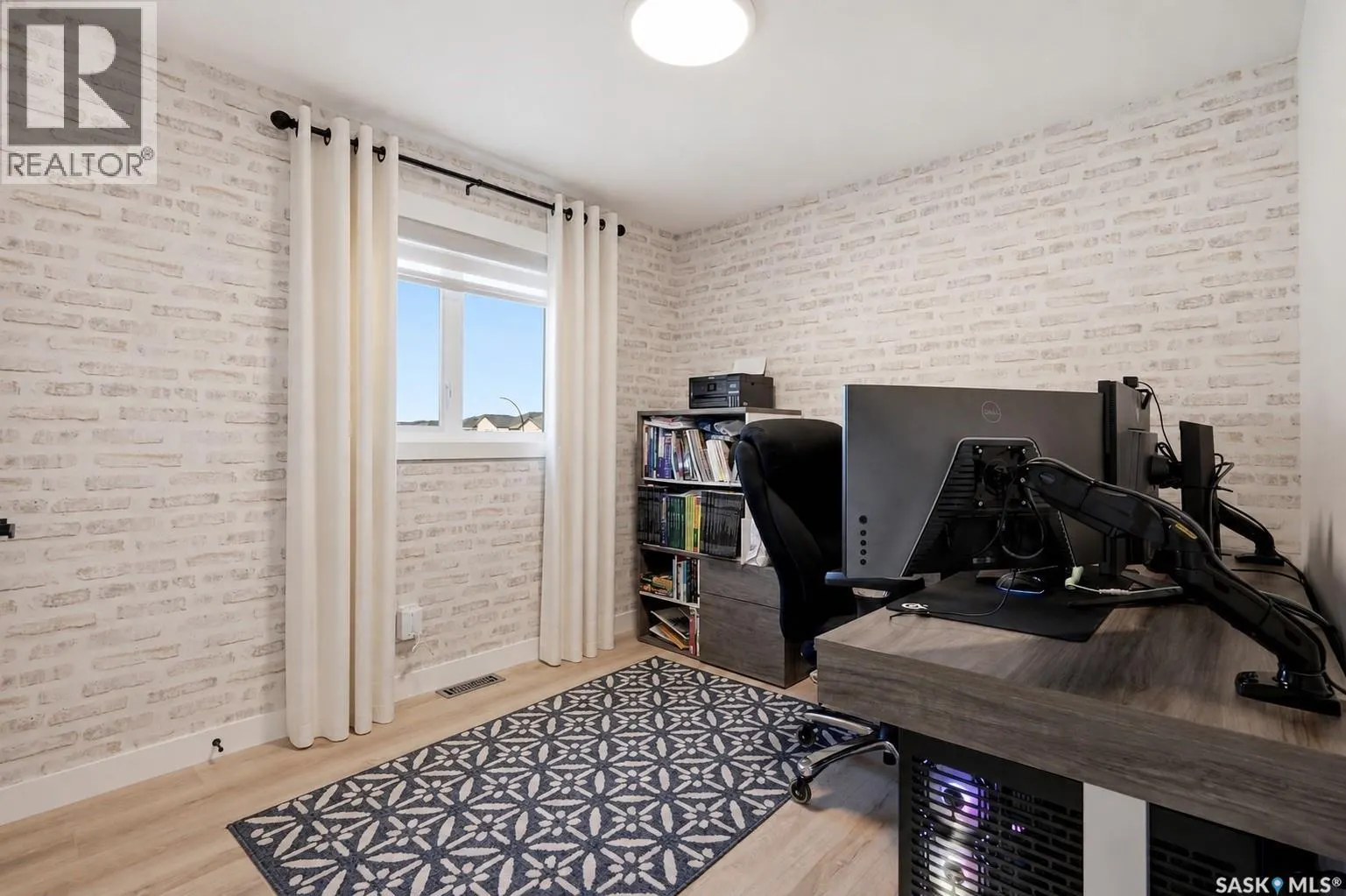 302 Chelsom MANOR