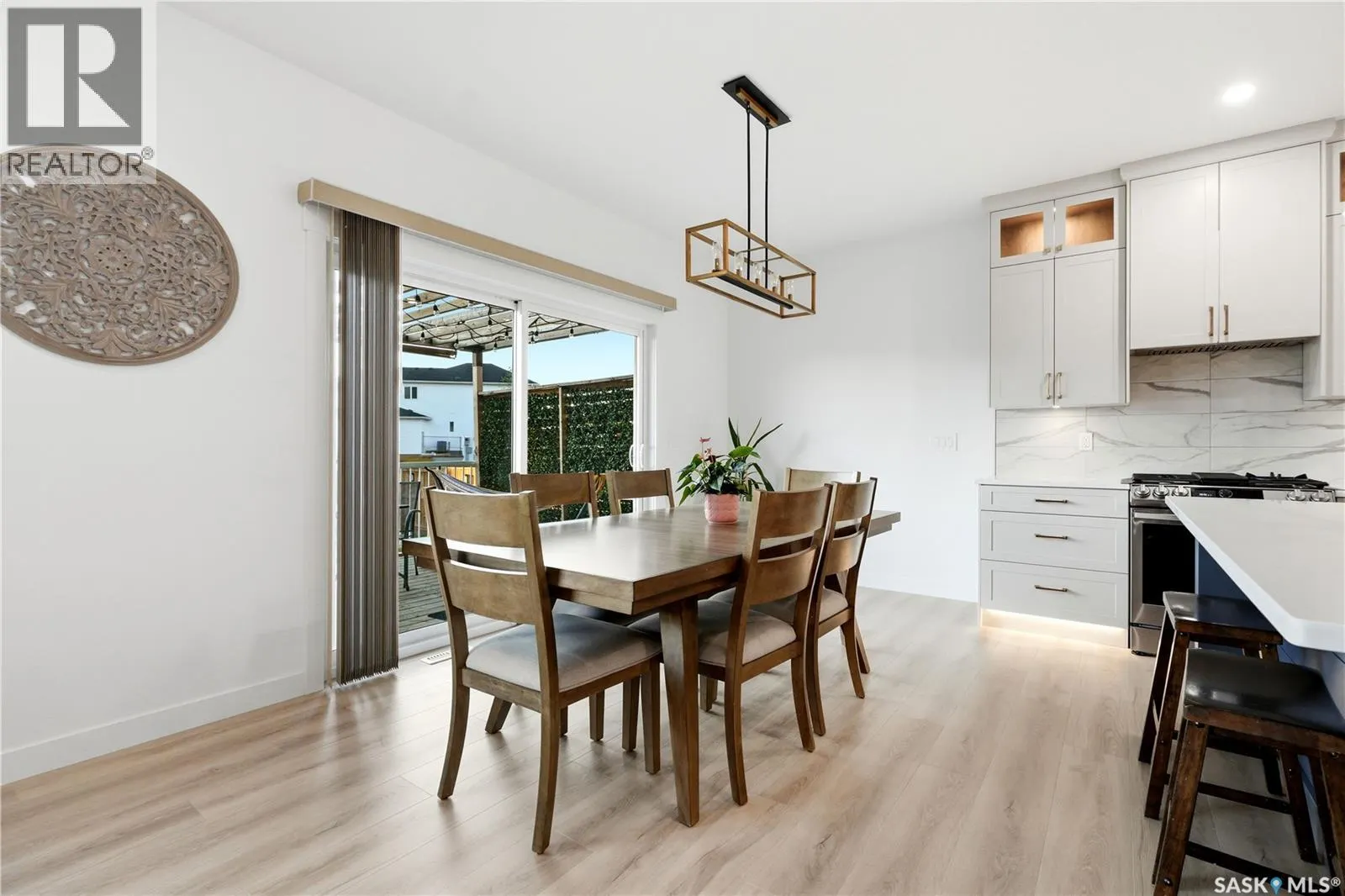 302 Chelsom MANOR