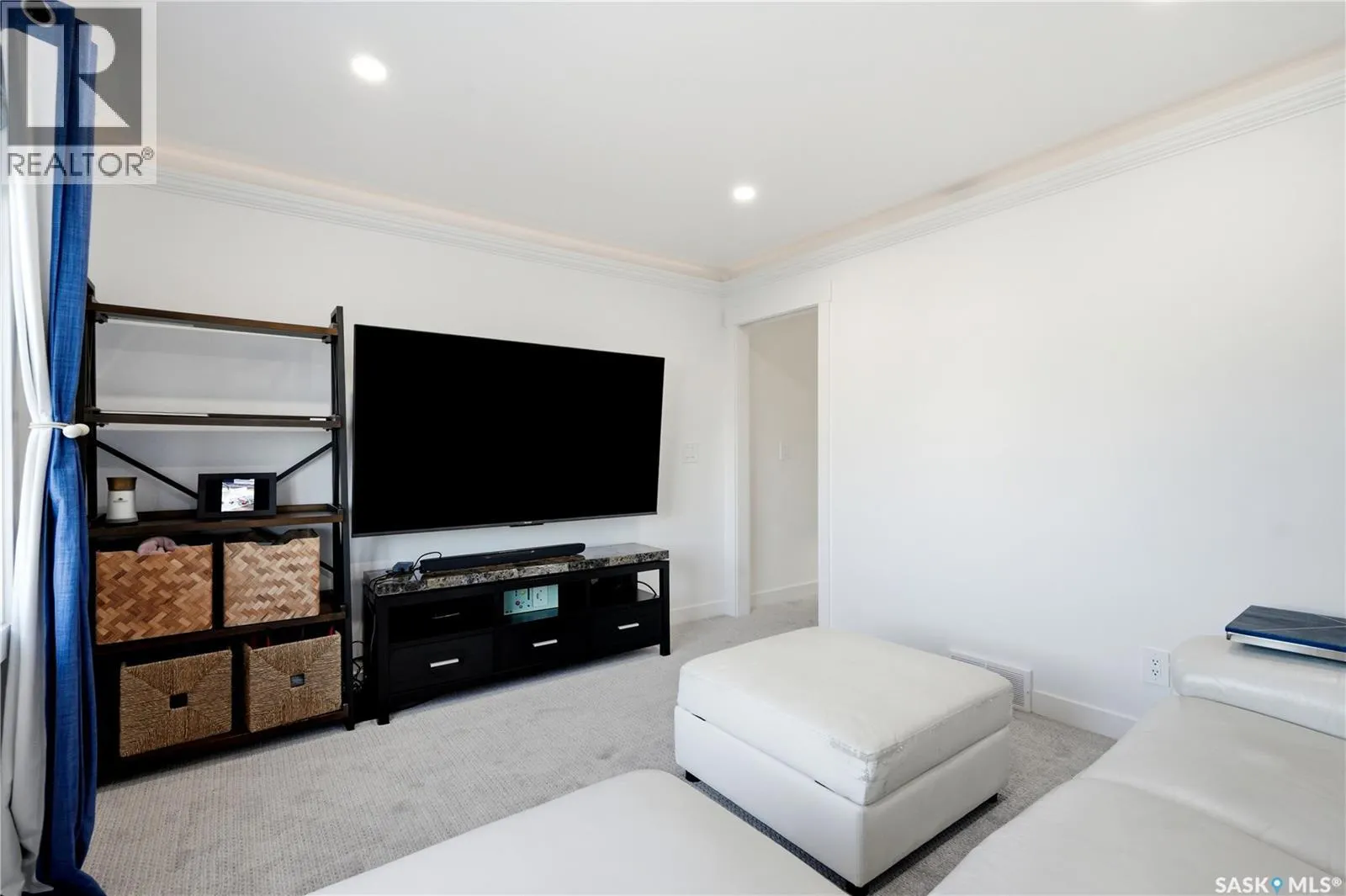 302 Chelsom MANOR