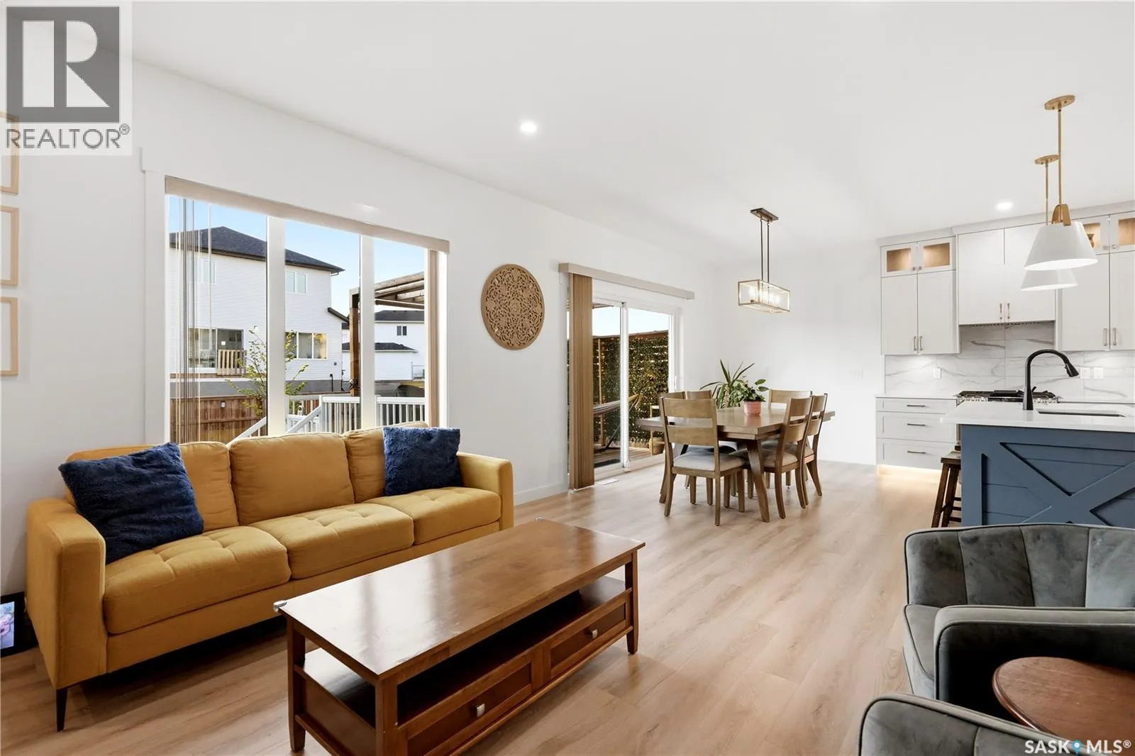 302 Chelsom MANOR
