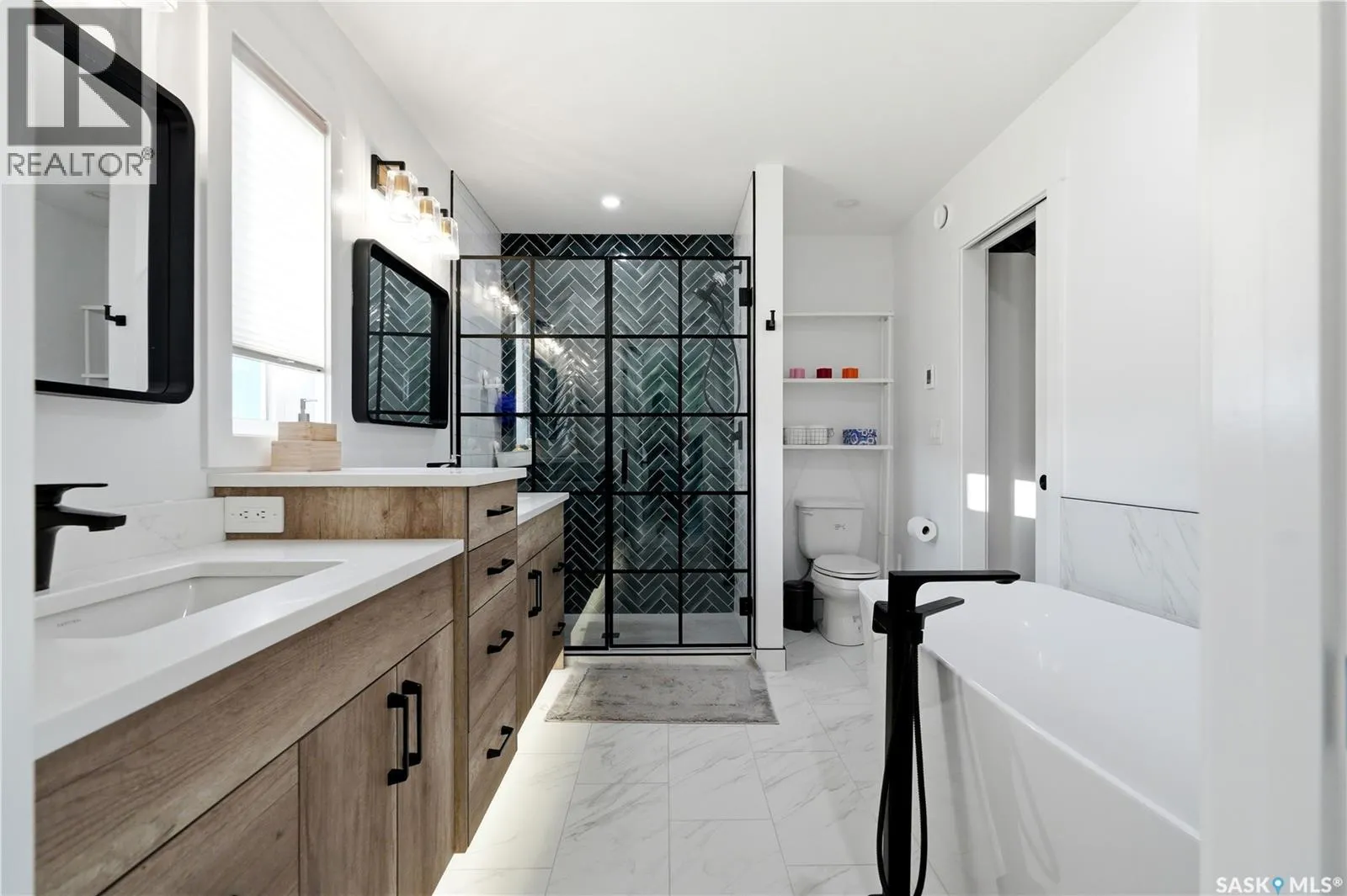 302 Chelsom MANOR