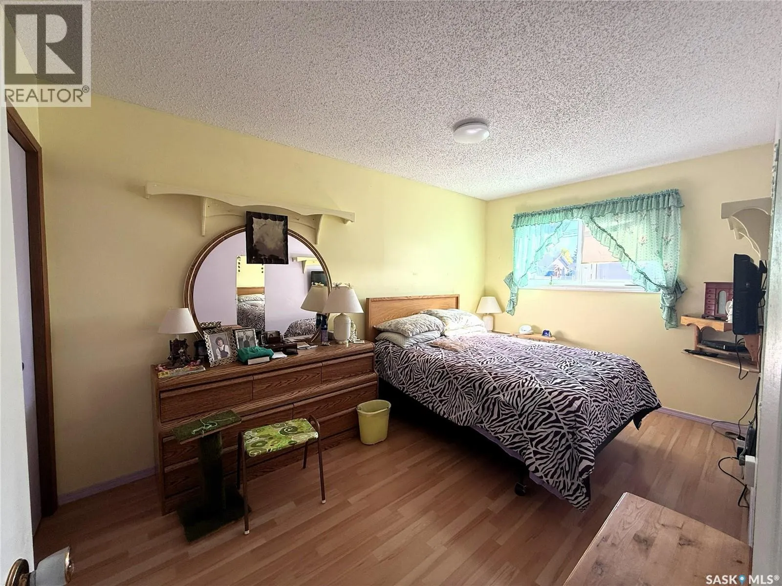 433-435 25th STREET E