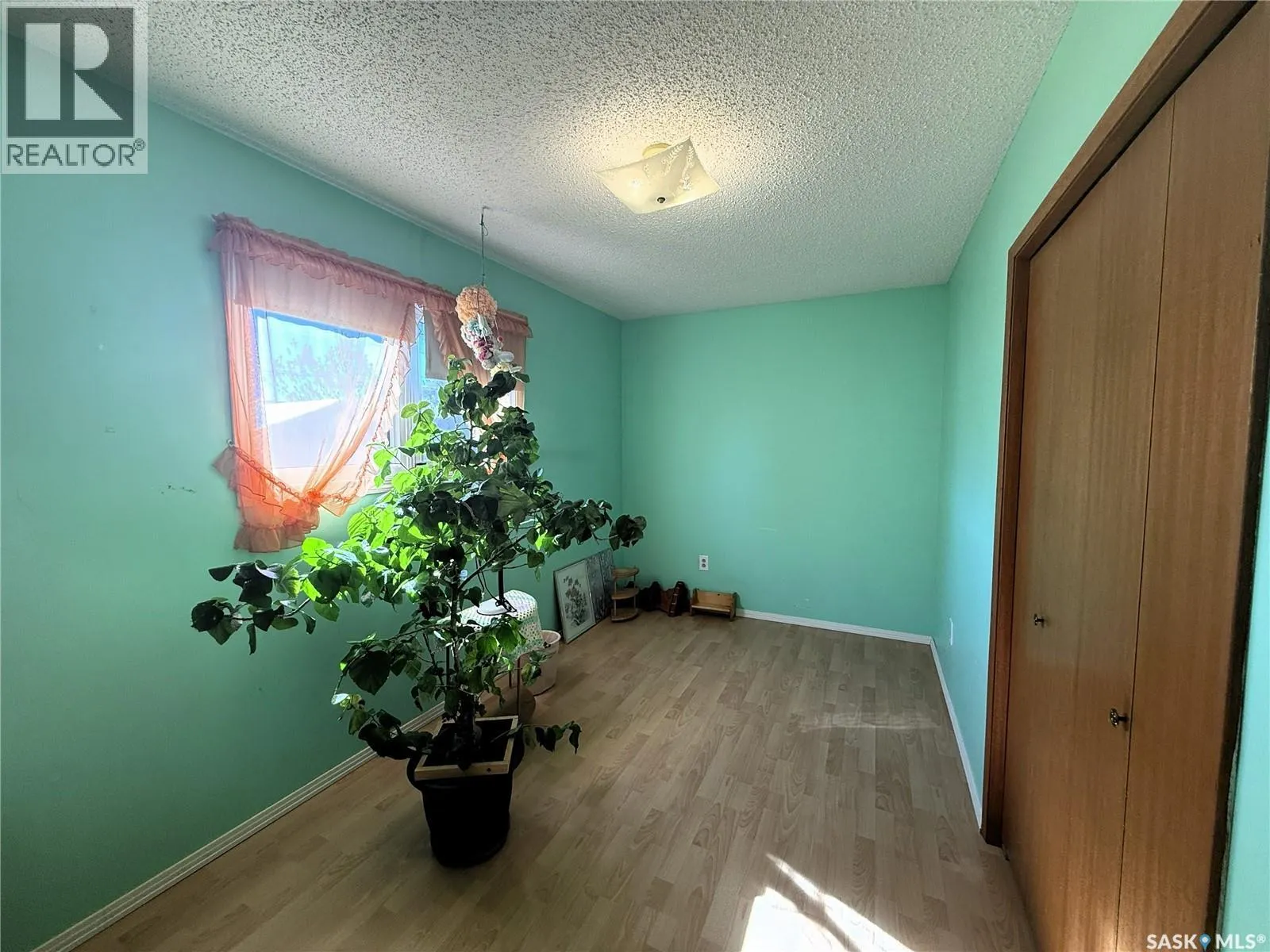 433-435 25th STREET E