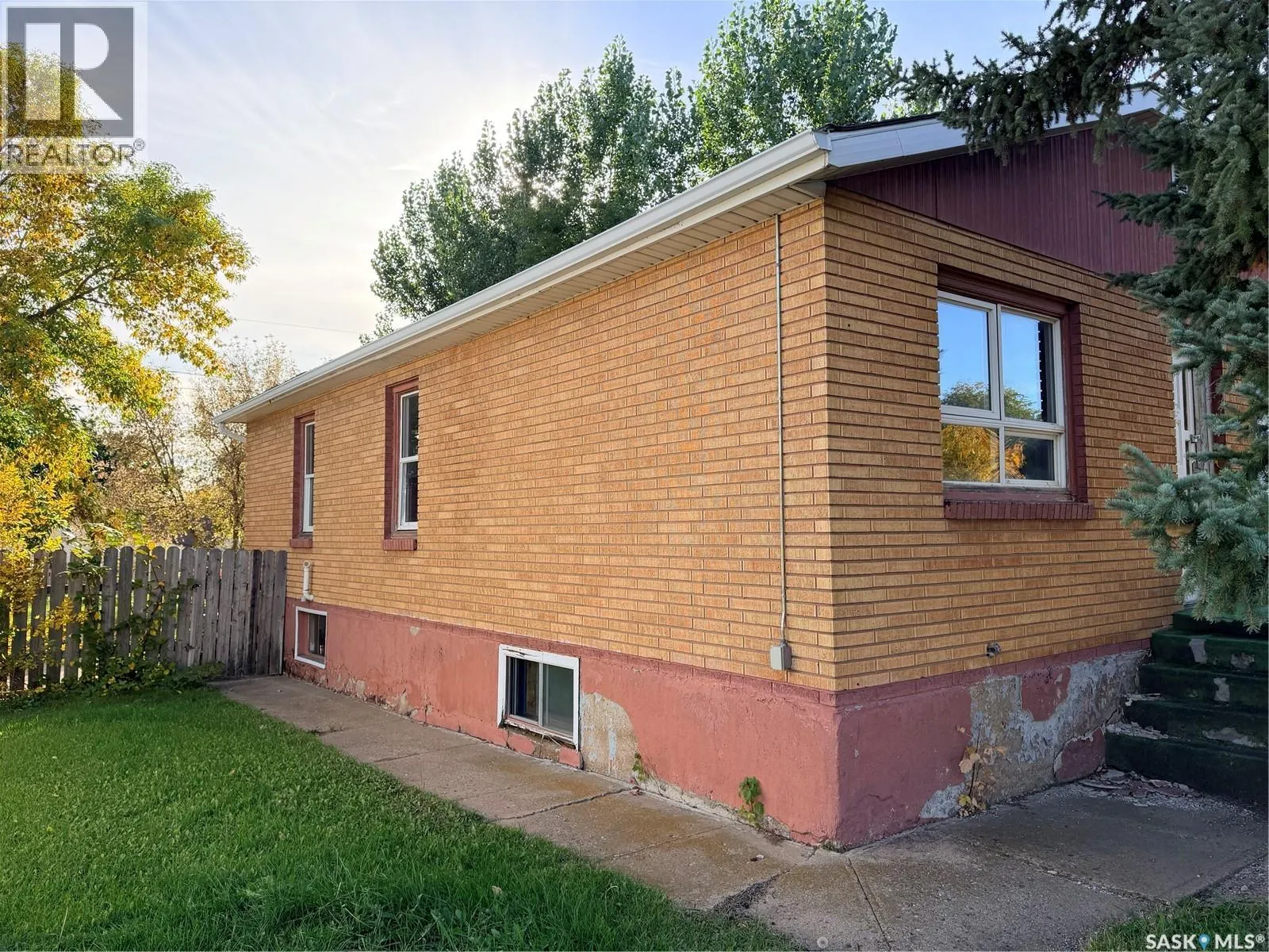 438 3rd STREET