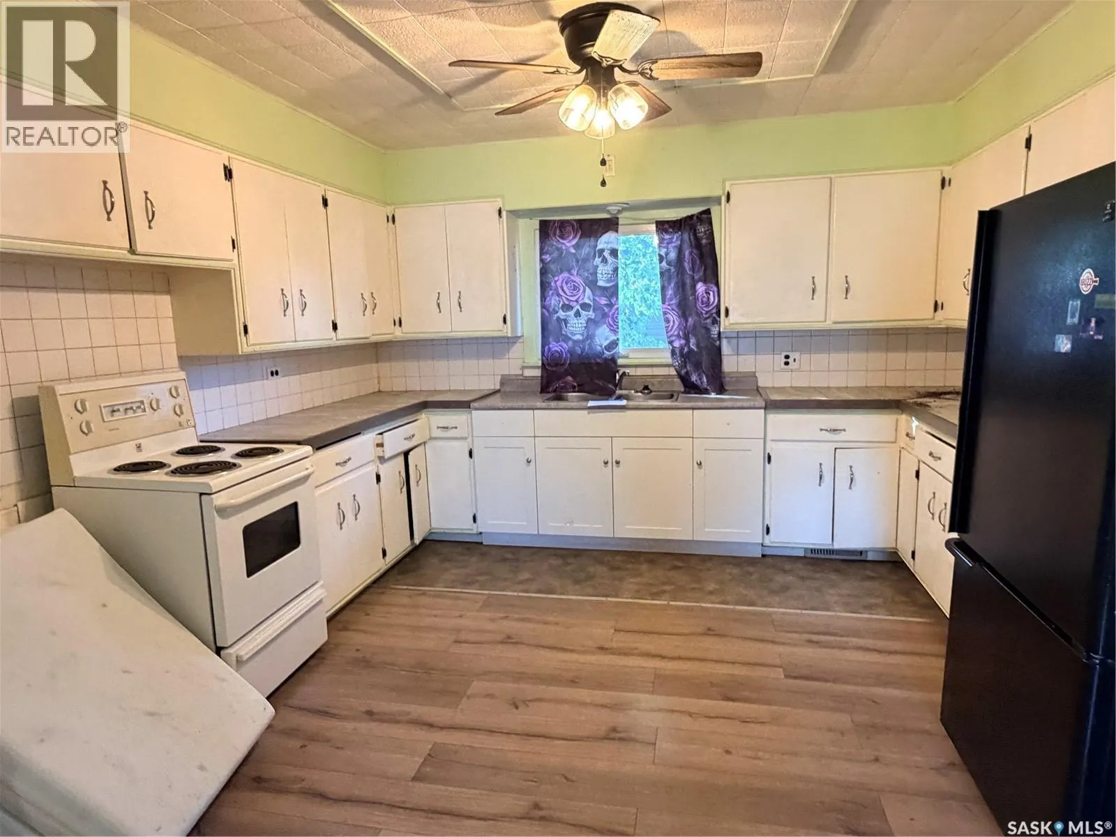 438 3rd STREET