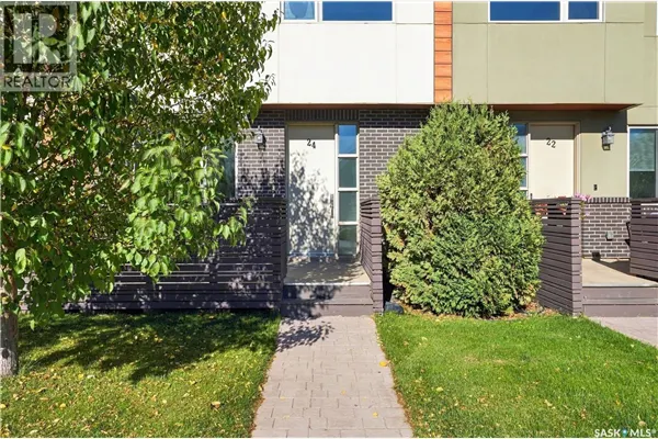 24 103 Willis CRESCENT