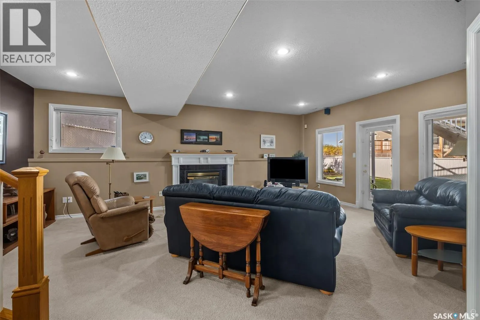670 Aaron DRIVE