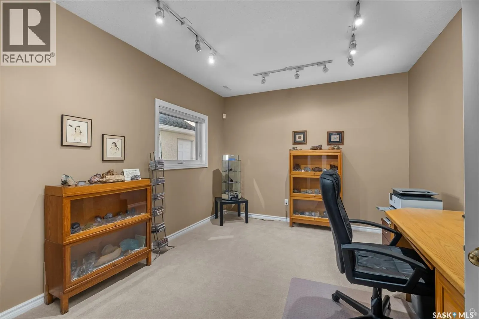 670 Aaron DRIVE
