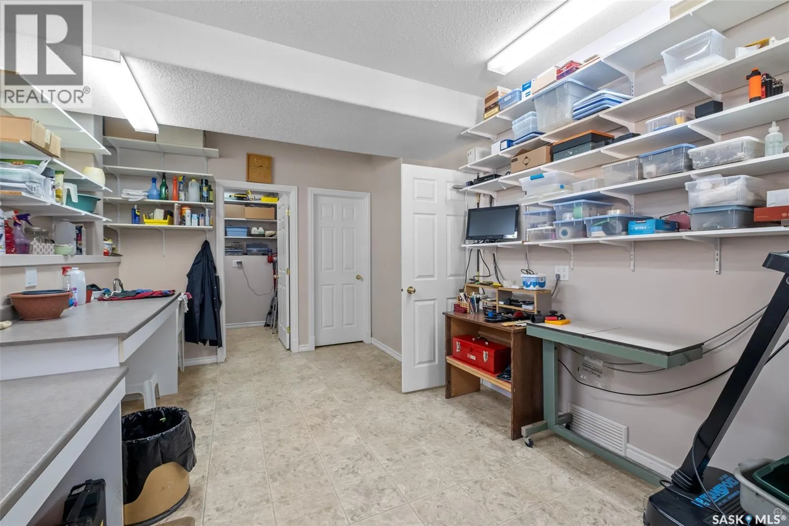 670 Aaron DRIVE