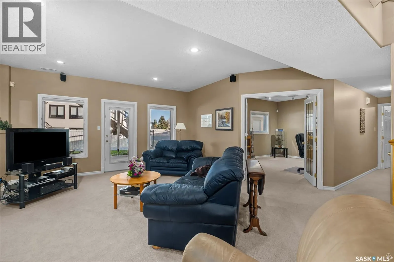 670 Aaron DRIVE