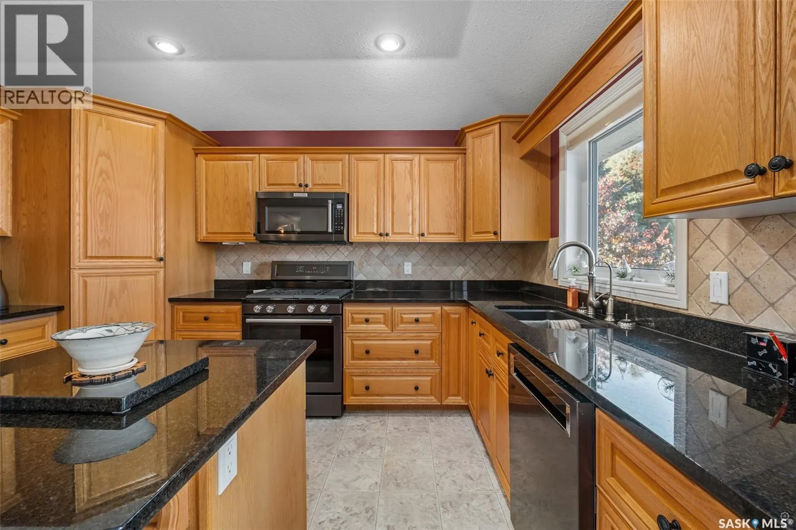 670 Aaron DRIVE