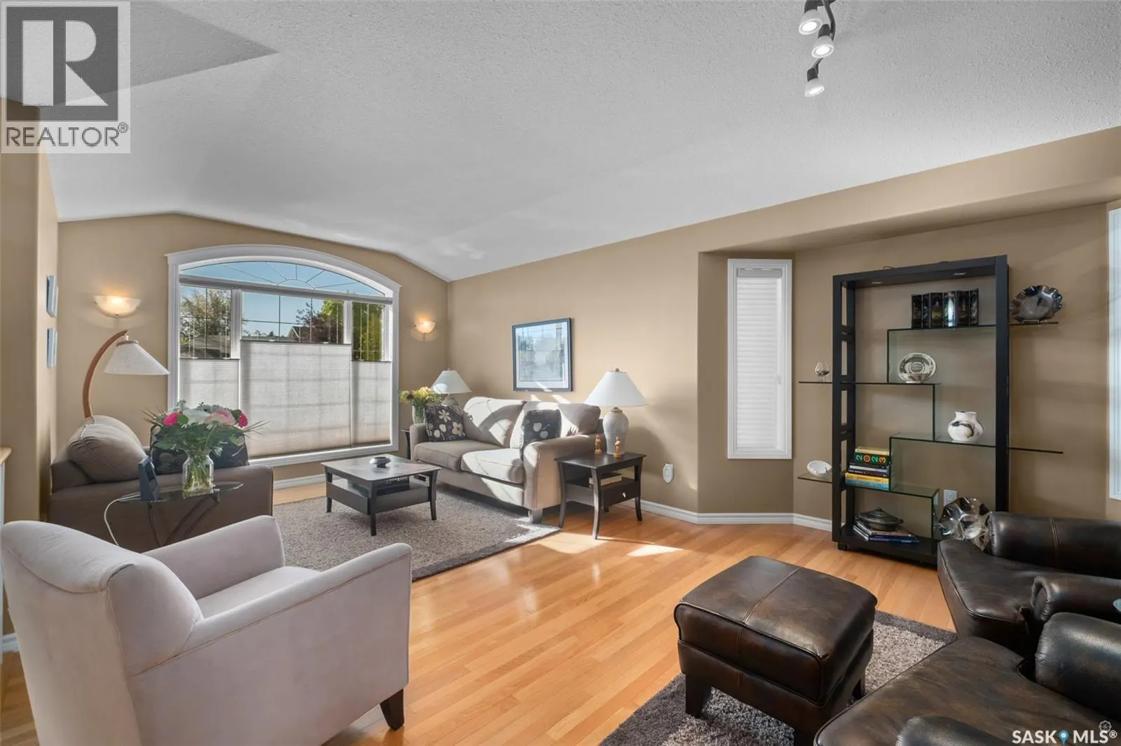 670 Aaron DRIVE