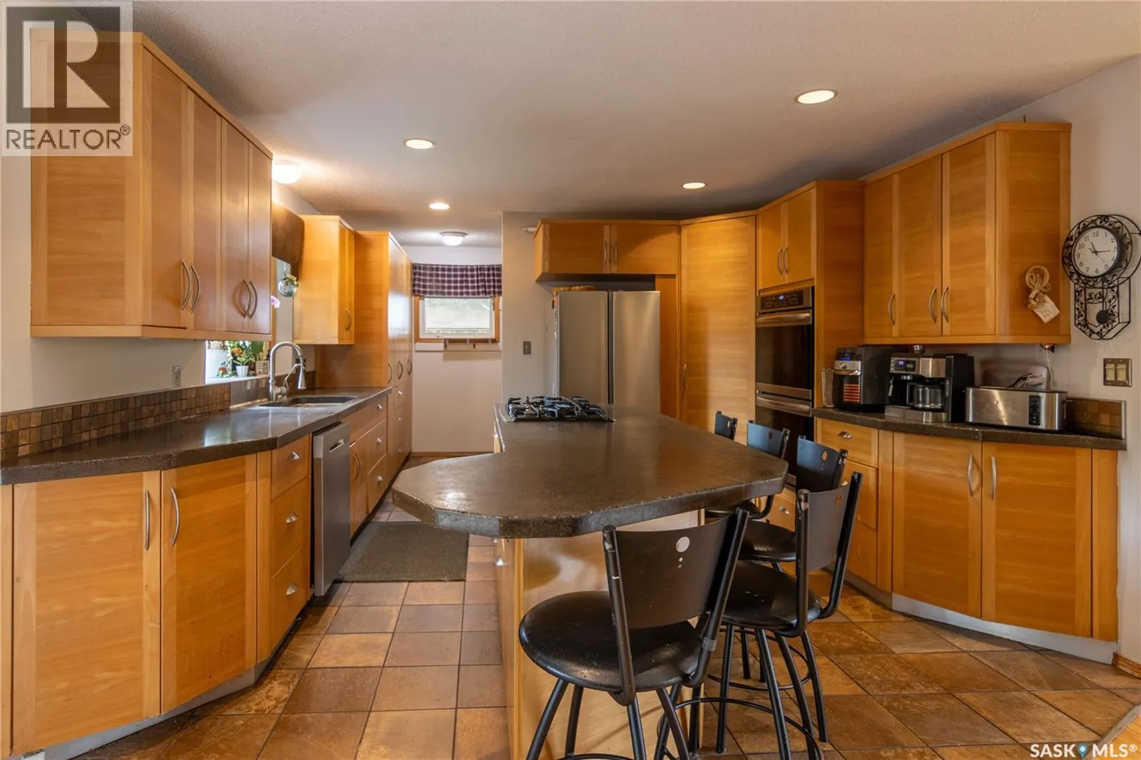517 East DRIVE