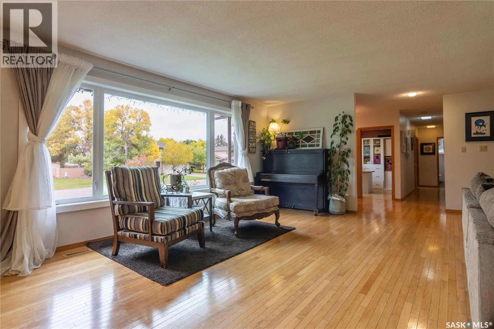 517 East DRIVE
