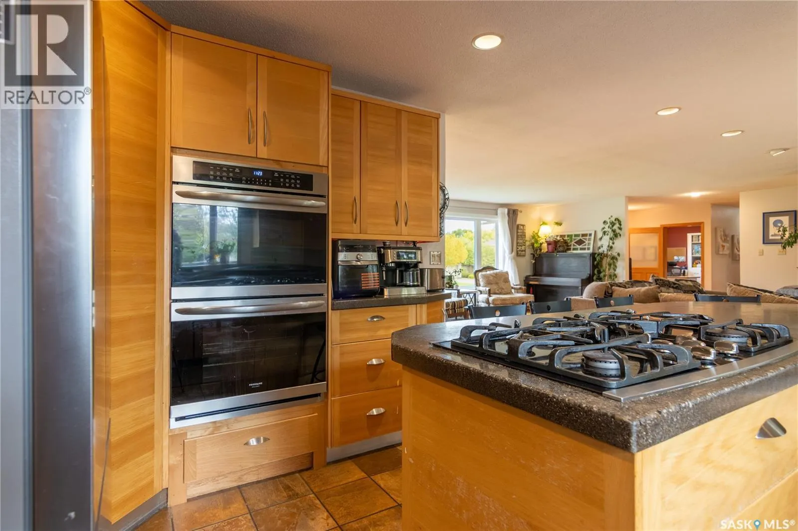 517 East DRIVE