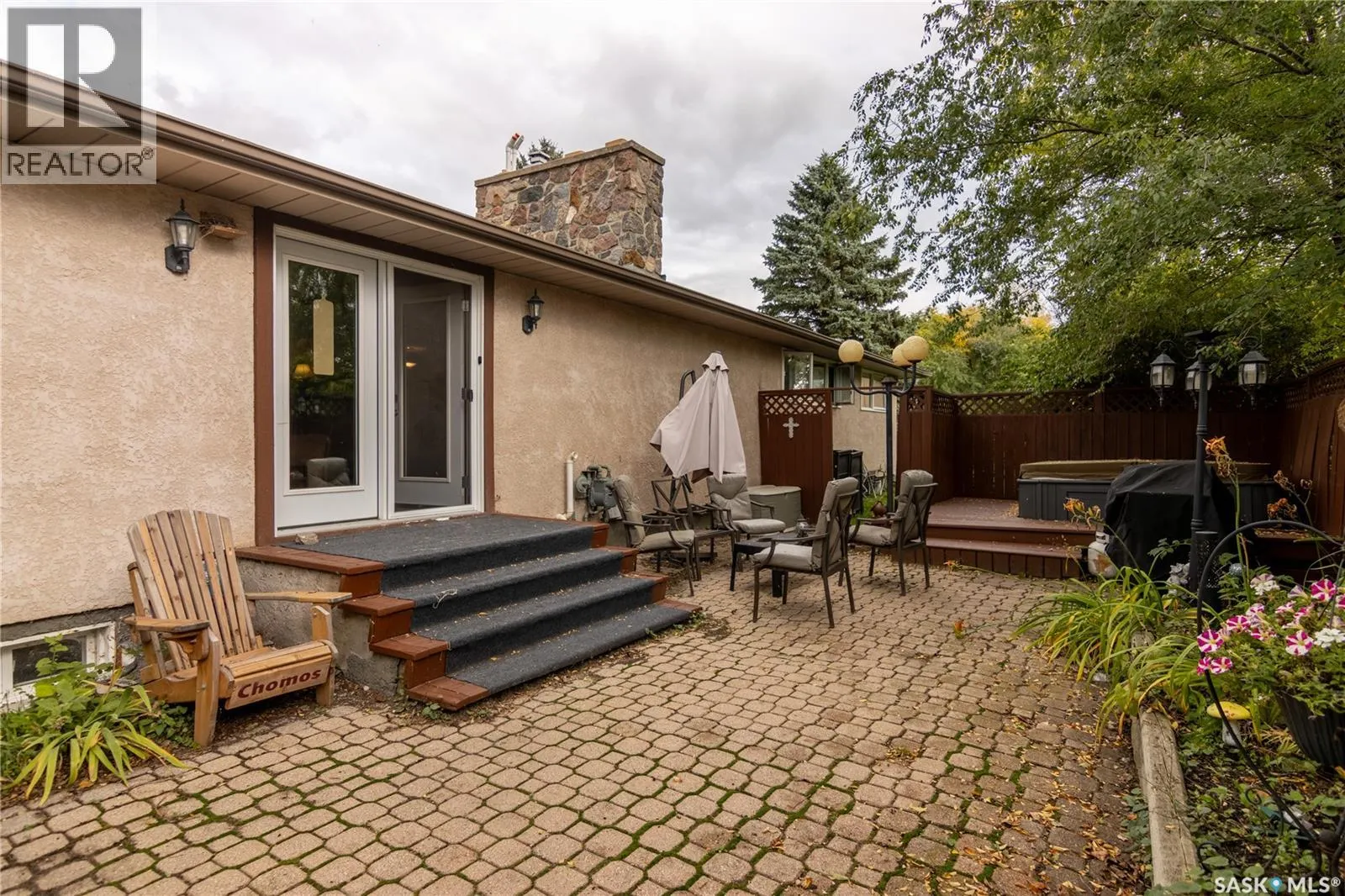 517 East DRIVE