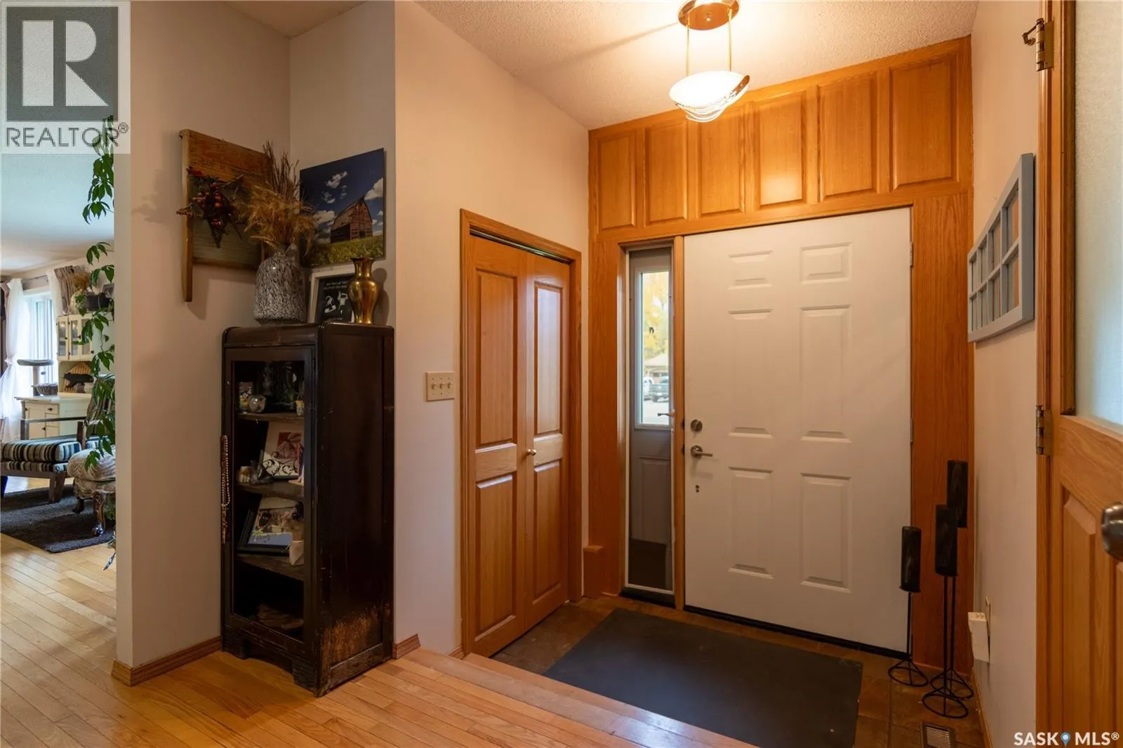 517 East DRIVE