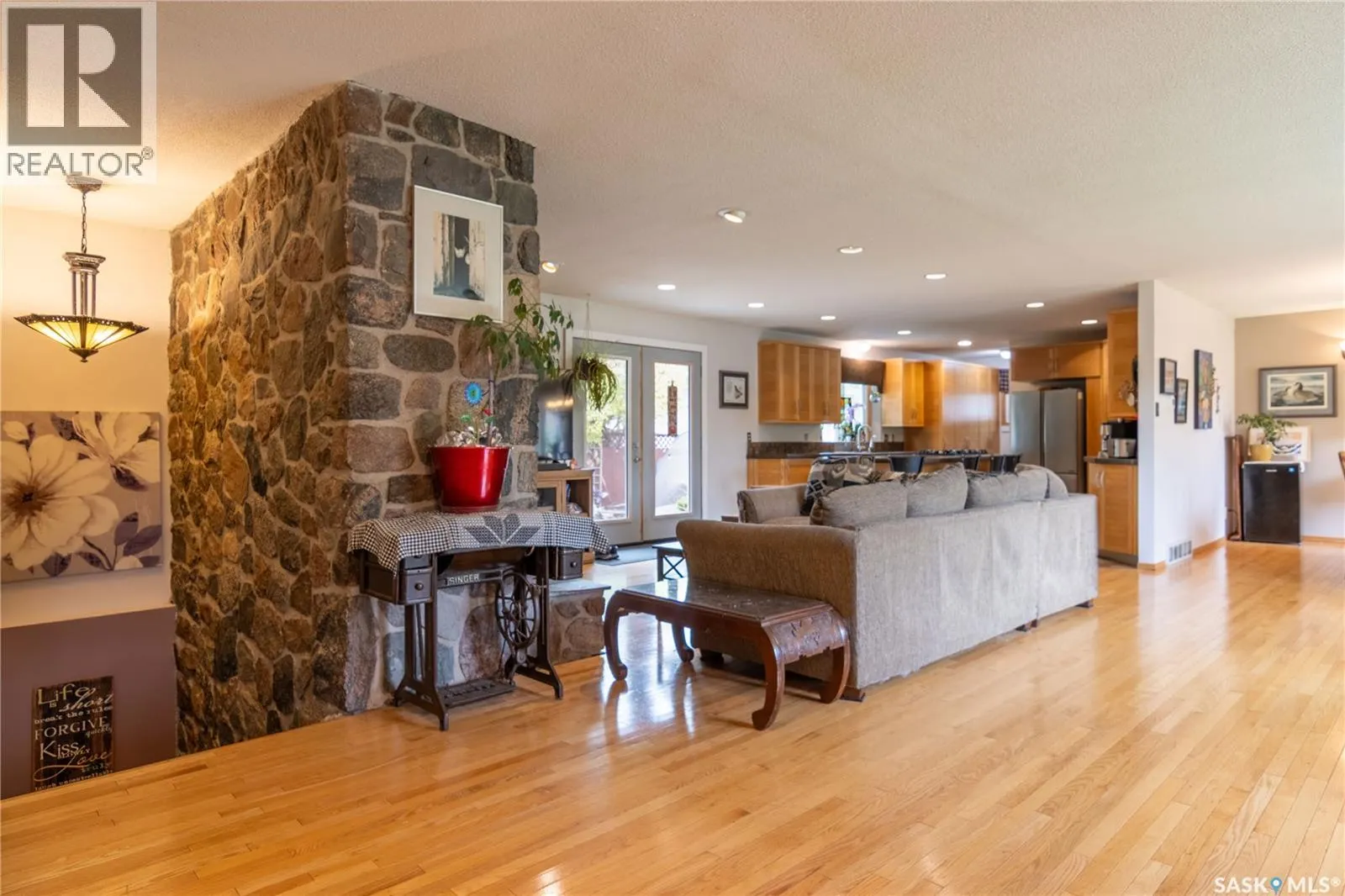 517 East DRIVE